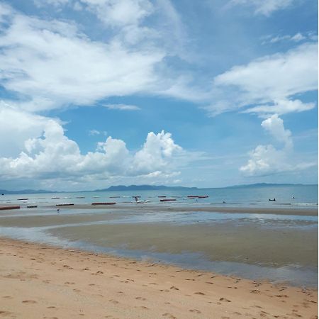 Acqua Apartment Jomtien Beach Exterior photo